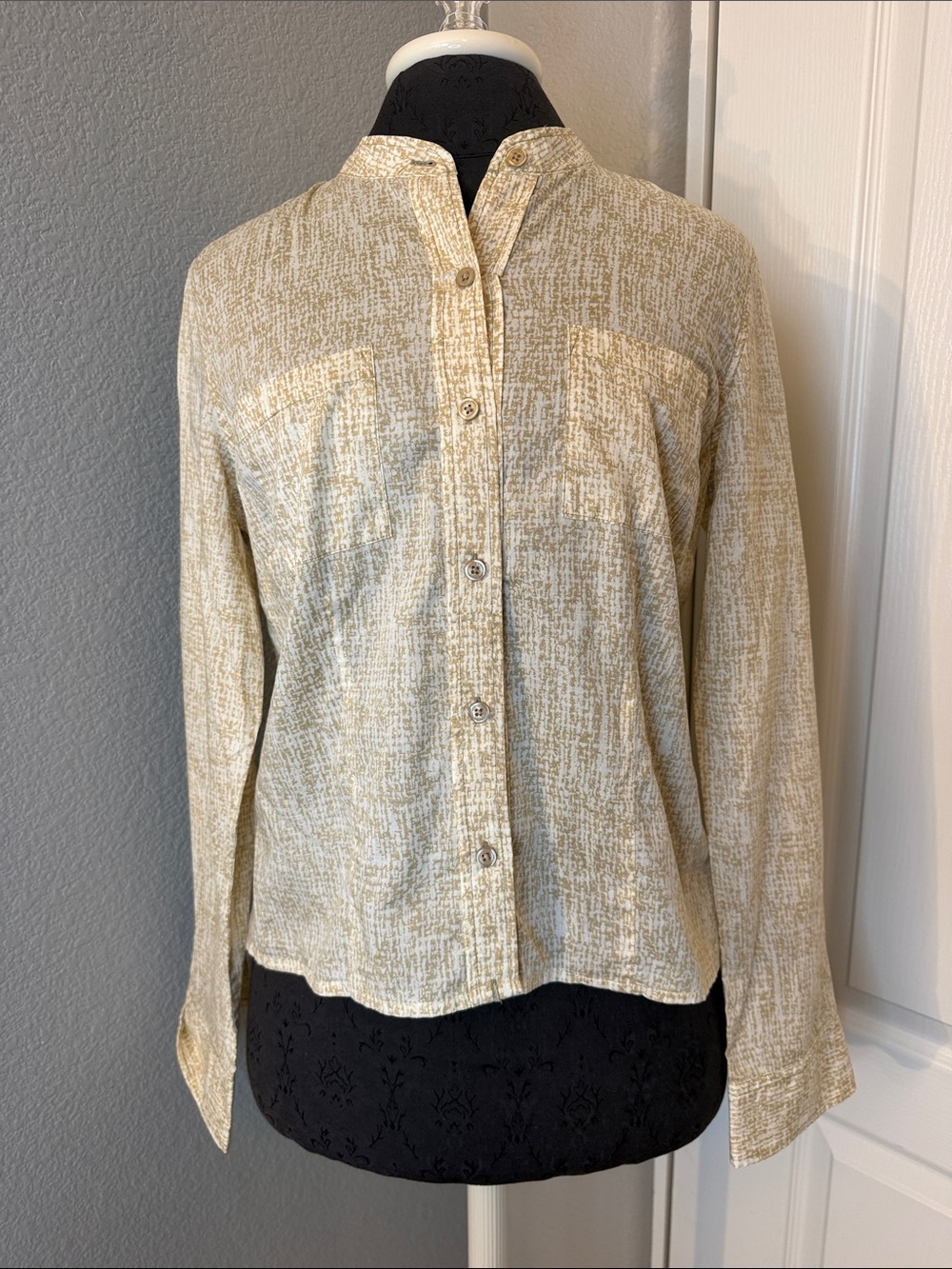MICHAEL Michael Kors Cream and Tan Textured Button-Down Shirt Size 10